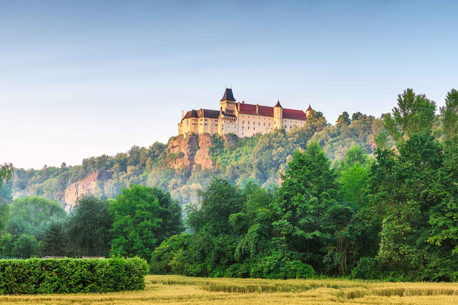 Schloss Rosenburg: Eines der schönsten Renaissanceschlösser Österreichs mit seiner bekannten Greifvogelschau. 30 Autominuten entfernt. © Reinhard Podolsky